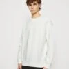 YOURTURN Tribal Embossed Unisex - Sweater - Off White -Kleding Verkoop 0908d361d47643759962460a2d720347