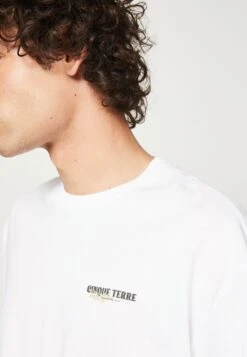 YOURTURN T-Shirt Print - White 13 YOURTURN T-Shirt Print - White -Kleding Verkoop 16f638744d6d42cd9d3efba1689c3994