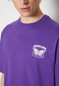 YOURTURN Nostalgia Future Tee Unisex - T-Shirt Print - Purple 13 YOURTURN Nostalgia Future Tee Unisex - T-Shirt Print - Purple -Kleding Verkoop 24a978bdabcd4cd6a1b0dca363cb0175