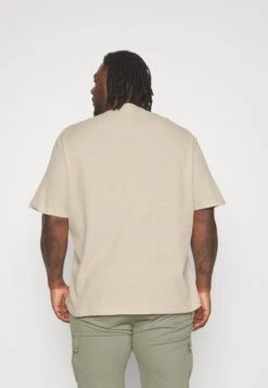 YOURTURN Unisex - T-Shirt Basic -Light Green/ Off-White -Kleding Verkoop 2f59b2e8fb1843719da15f2e00e33582