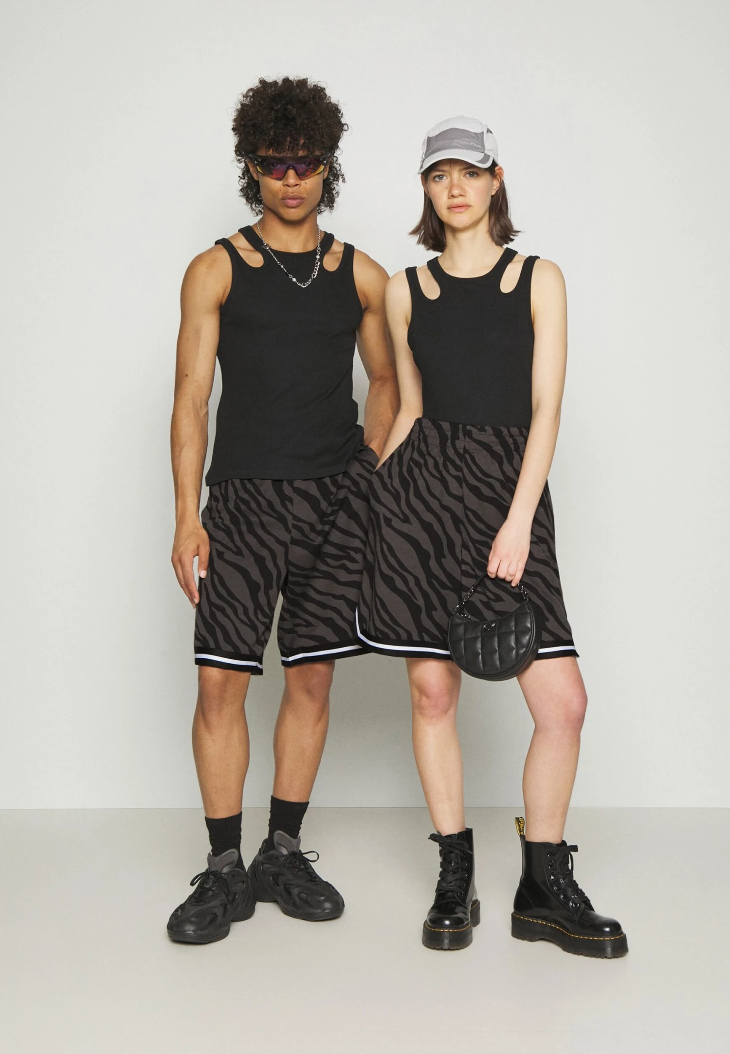 YOURTURN Unisex - Shorts - Dark Grey 4 YOURTURN Unisex - Shorts - Dark Grey - Afbeelding 2