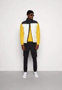 YOURTURN Puffer Vest Unisex - Bodywarmer - Black/White -Kleding Verkoop 4384b81f00ed4219b47c6fbf48c49815