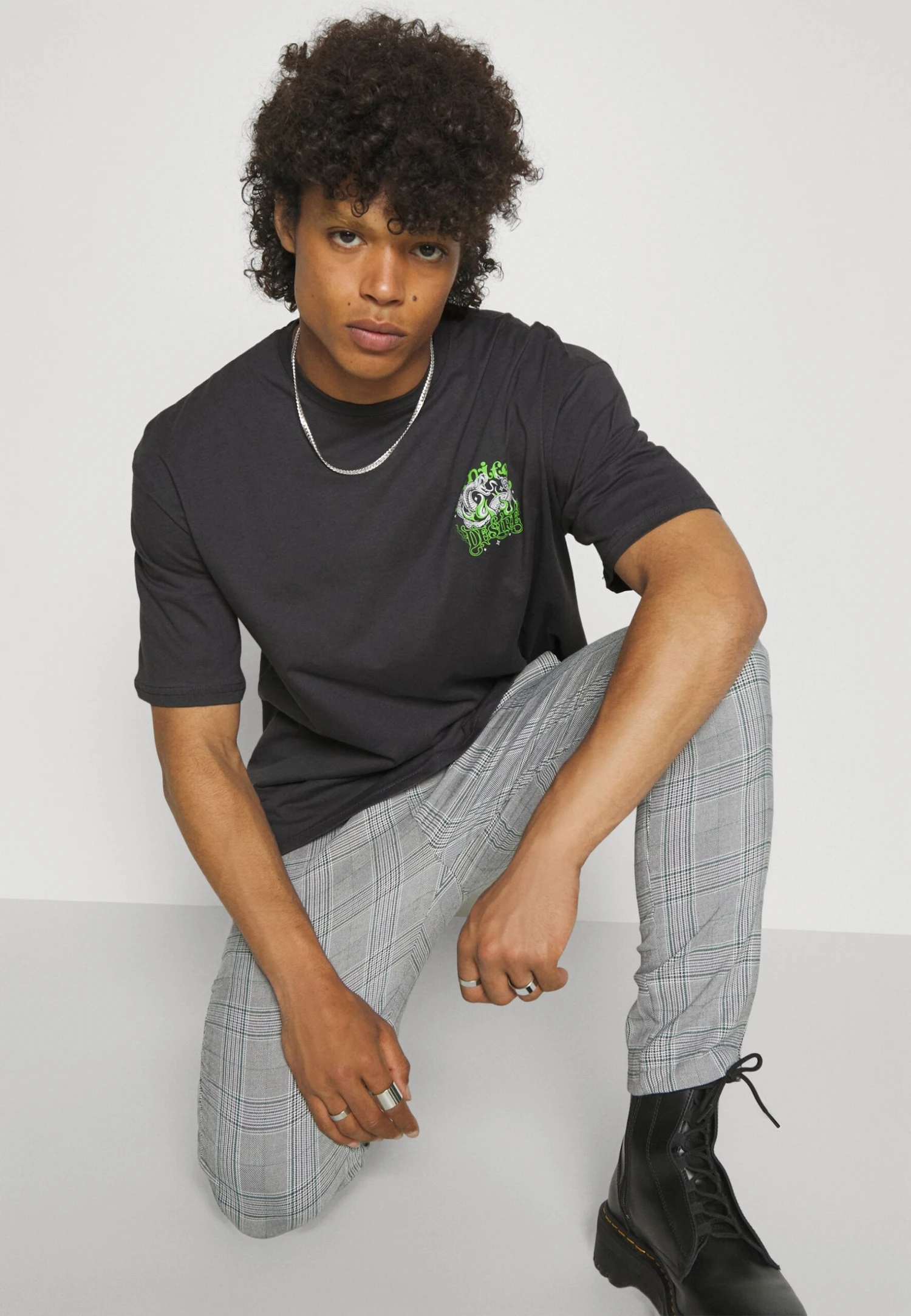 YOURTURN Snake Desire Tee Unisex - T-Shirt Print - Dark Grey 6 YOURTURN Snake Desire Tee Unisex - T-Shirt Print - Dark Grey - Afbeelding 4