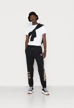 YOURTURN Unisex - Trainingsbroek - Black 8 YOURTURN Unisex - Trainingsbroek - Black -Kleding Verkoop 5f3d131e9bf8489e8628832bb9745b10