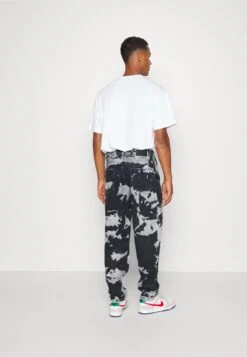 YOURTURN Unisex Moonwash Unisex - Relaxed Fit Jeans - Black 9 YOURTURN Unisex Moonwash Unisex - Relaxed Fit Jeans - Black -Kleding Verkoop 6685994947d04f7eaa89ae453bbefd9f