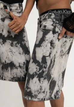 YOURTURN Unisex - Jeansshort - Black Denim -Kleding Verkoop 6f57c0c64b7d40299b512707a370f88a