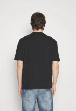 YOURTURN Fallen Schoolzi - T-Shirt Print - Black -Kleding Verkoop 92ad55668a4147798c7b544728548f53