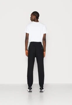 YOURTURN Unisex - Trainingsbroek - Black 9 YOURTURN Unisex - Trainingsbroek - Black -Kleding Verkoop 93239351f3ae4382bd2bf96cade29d39