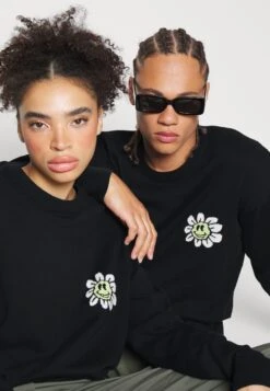 YOURTURN Crewneck With A Flower - Trui - Black -Kleding Verkoop 9d443b6e1f274ec7b163906f843f21ab