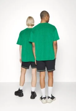 YOURTURN Unisex - T-Shirt Basic - Green 10 YOURTURN Unisex - T-Shirt Basic - Green -Kleding Verkoop bc96786e28734a3399fab92de488f76f