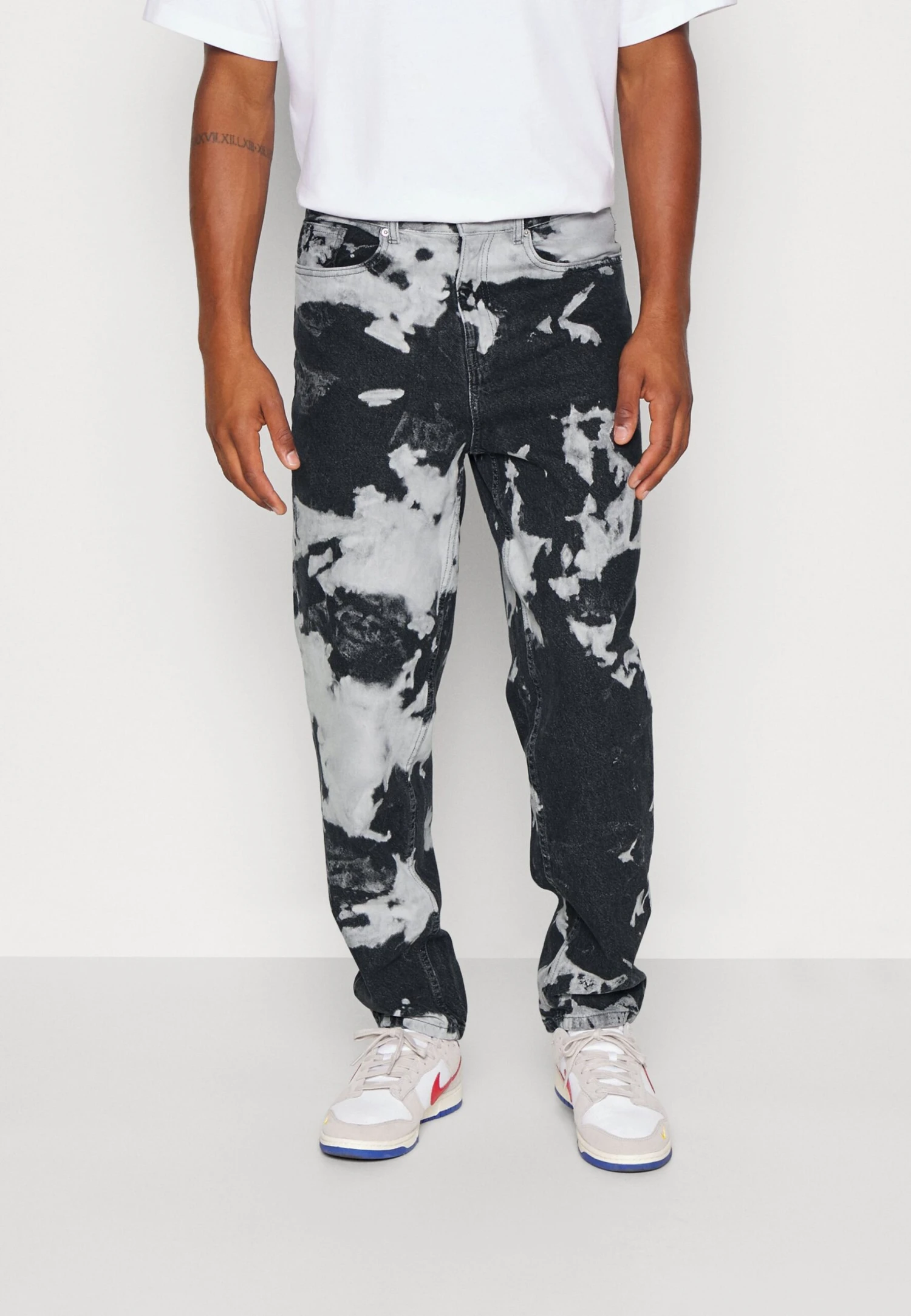 YOURTURN Unisex Moonwash Unisex - Relaxed Fit Jeans - Black 3 YOURTURN Unisex Moonwash Unisex - Relaxed Fit Jeans - Black