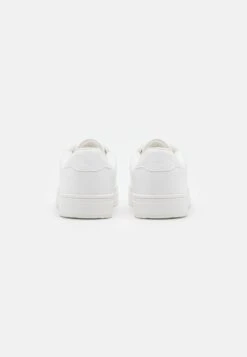 YOURTURN Sneakers Laag - White -Kleding Verkoop e422fcb945e54679a768f4c471e3e98a
