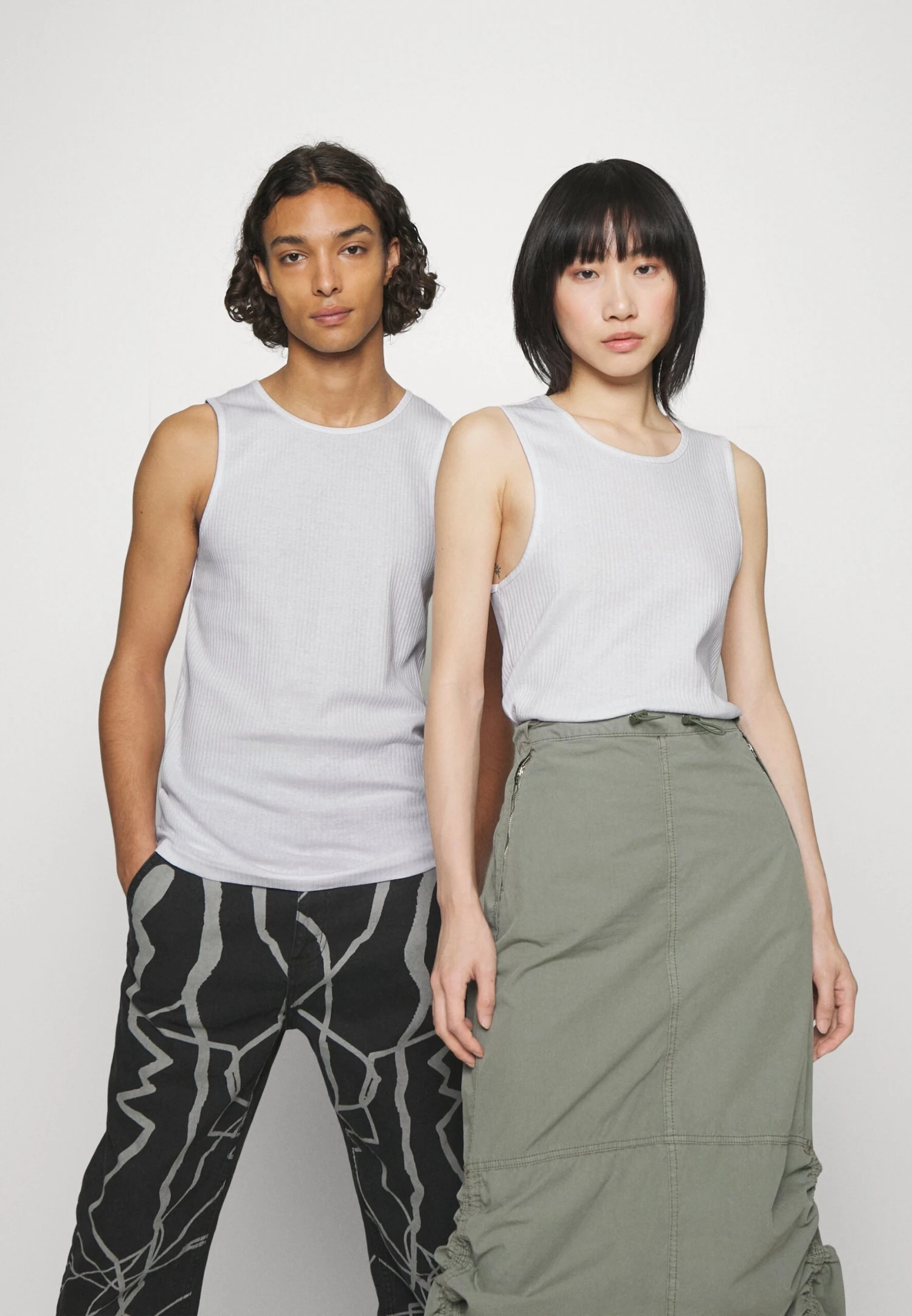 YOURTURN Slim Fit Ribbed Tank Unisex 2 Pack- Top - White/Black 7 YOURTURN Slim Fit Ribbed Tank Unisex 2 Pack- Top - White/Black - Afbeelding 5