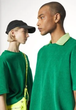 YOURTURN Unisex - T-Shirt Basic - Green 11 YOURTURN Unisex - T-Shirt Basic - Green -Kleding Verkoop fe42032137b84feba7e6e68d933211ed